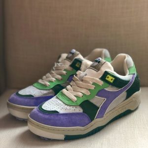 Per gli amanti delle sneakers, la diadora heritage è perfetta: scoprila in questa versione in pelle lavata con inserti in cavallino