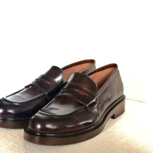 Scopri lo stile inconfondibile di Pons Quintana con il mocassino classico.