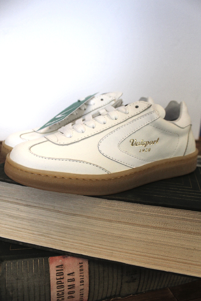 Scopri la Valsport Olimpia in versione tutta in nappa bianca.