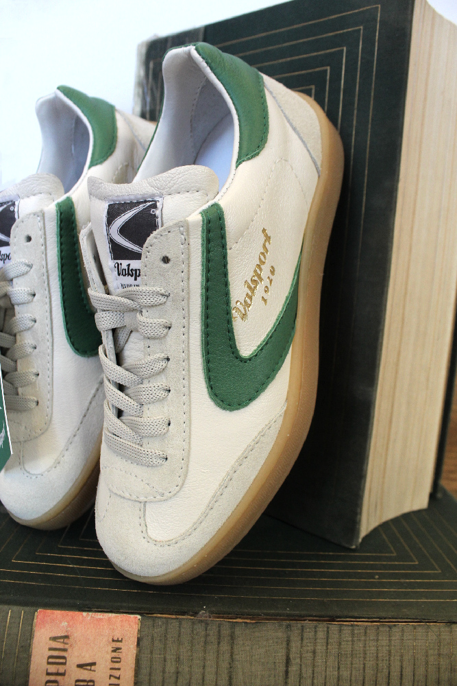 Scopri la Valsport Olimpia in versione Nappa e suede bianco e verde.